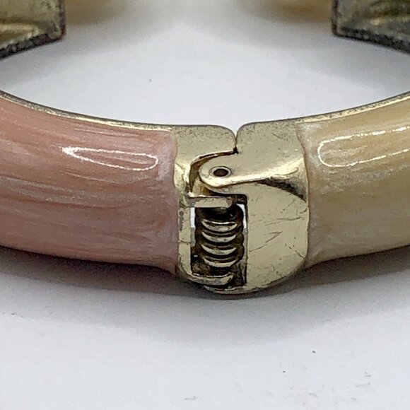 Pink and cream enamel hinged cuff bracelet - Picture 5 of 6